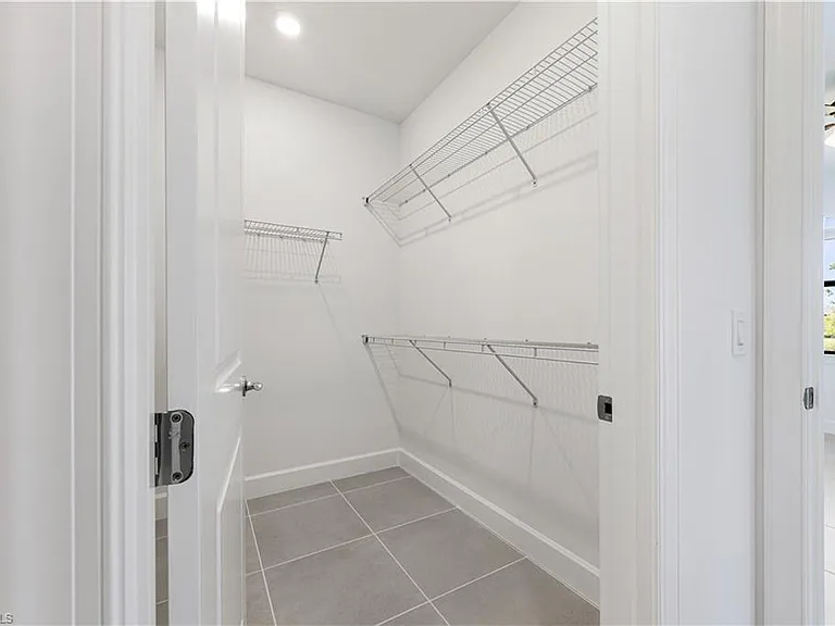 19226 Hinkley Dr — Photo 24