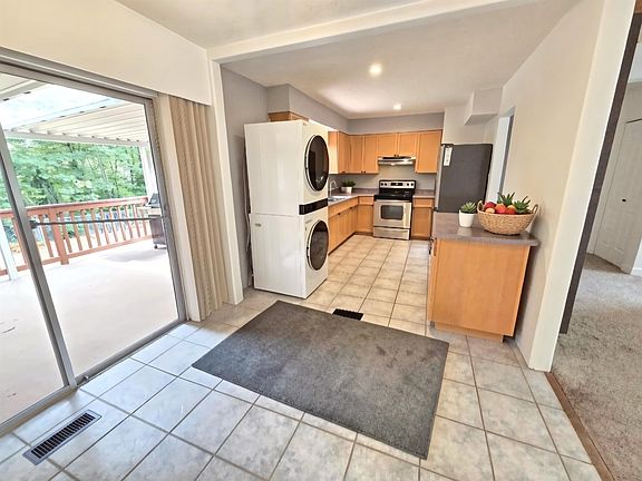 4th image of 10992 132a St
