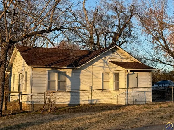 2030 SE Pennsylvania Ave, Topeka, KS 66607