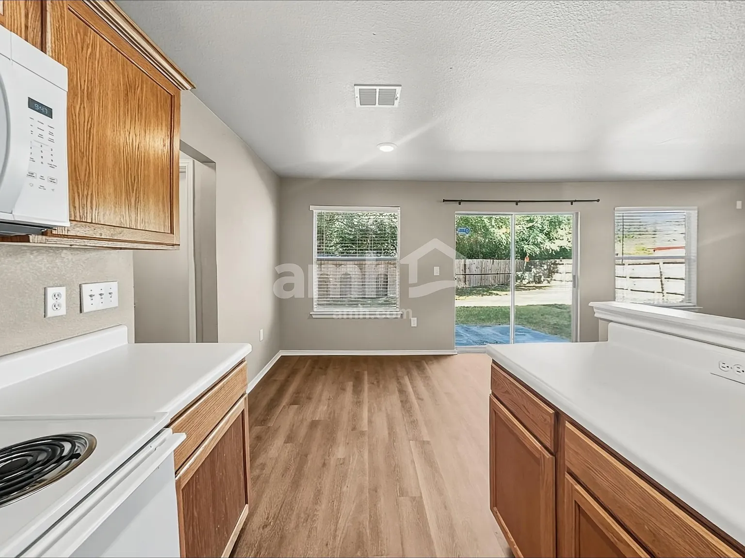 3 bed, 2.5 bath, 1530 sqft, $1,580 — Photo 4