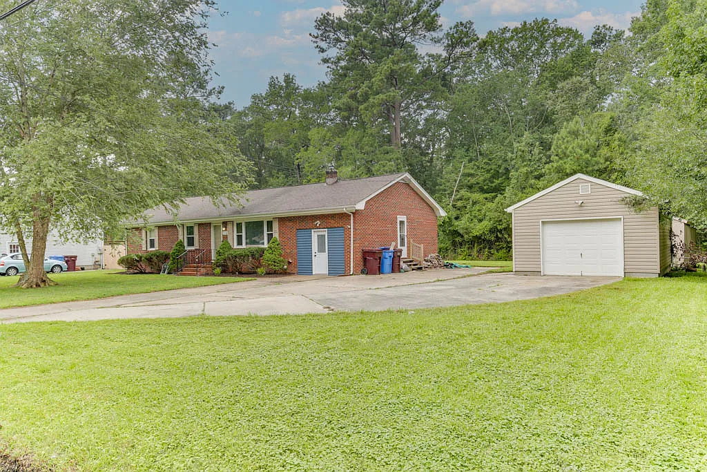 3 bed, 1593 sqft, $2,300 — Photo 2