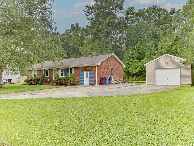 128 Mann Dr — Photo 2