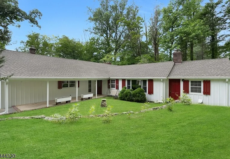 62 Gaston Rd — Photo 1