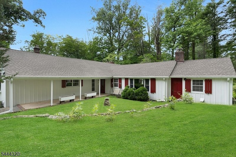 1st image of 62 Gaston Rd