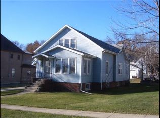 1015 McClellan St, Tama, IA 52339