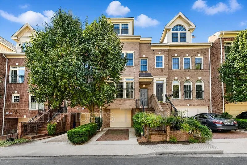 1530 N Colonial Ct