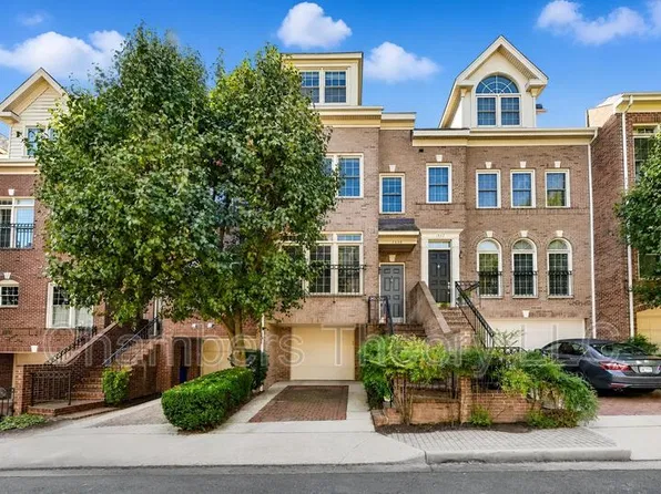 1530 N Colonial Ct, Arlington, VA 22209