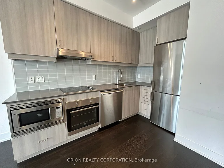 7 Kenaston Gdns #707 — Photo 2