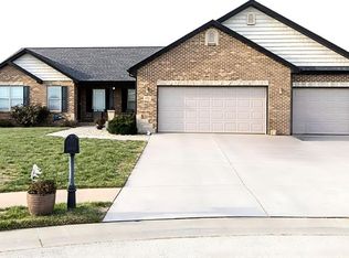 1151 Illiniwek Dr, Mascoutah, IL 62258