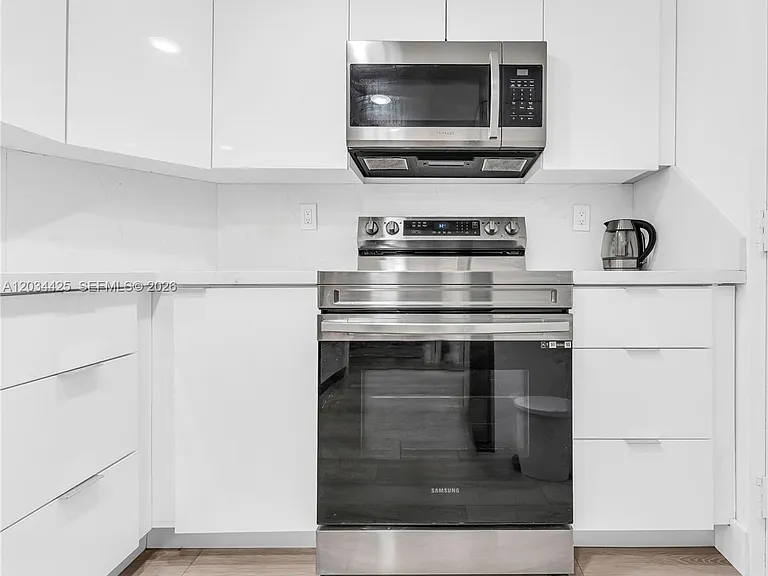 300 Bayview Dr #214 — Photo 4