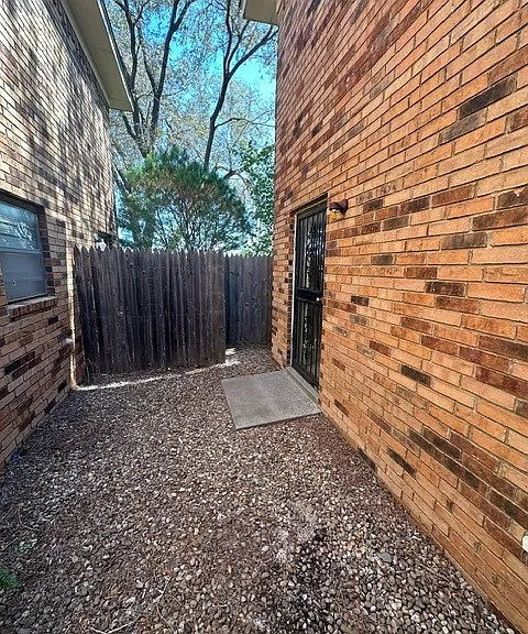 3612 Hawthorne Dr — Photo 6