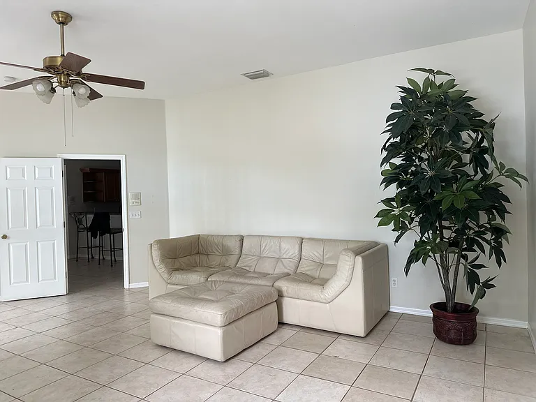 7 NE 17th Pl — Photo 31