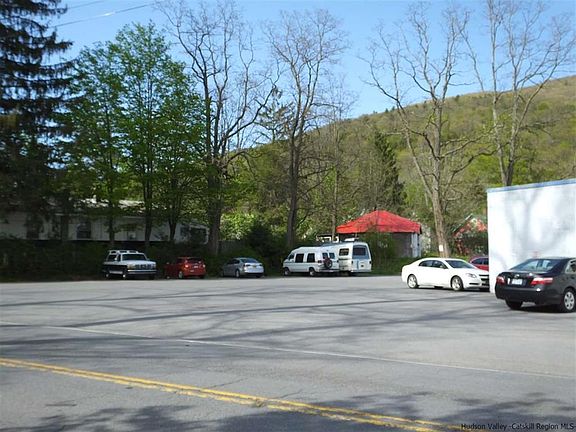 4th image of 41 Main St