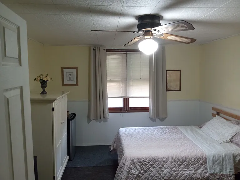 1008 N Ash St — Photo 2
