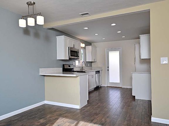 5th image of 403 Vista Way