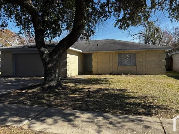 10523 Permian Dr, Sugar Land, TX 77498