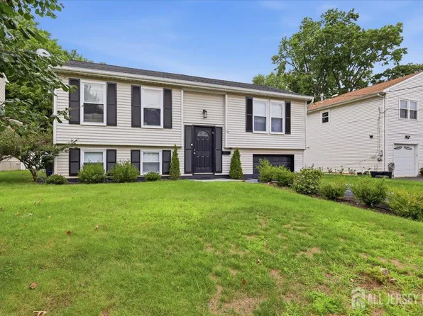 17 Weston St, Metuchen, NJ 08840