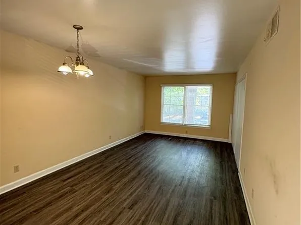 2890 Carriage Dr APT F, Winston Salem, NC 27106