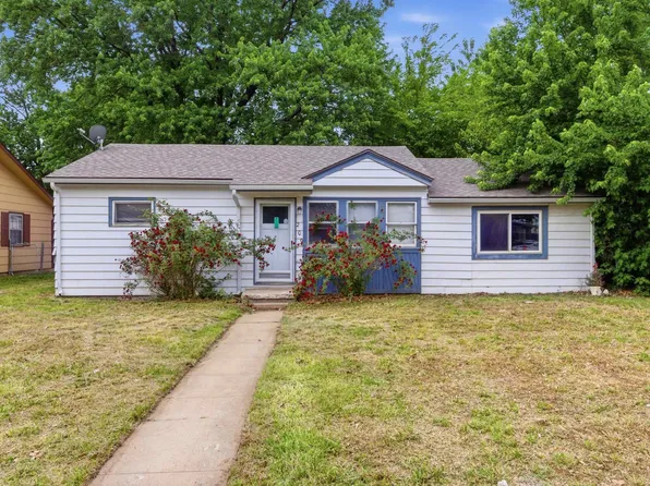 209 S Trout Ave, Haysville, KS 67060