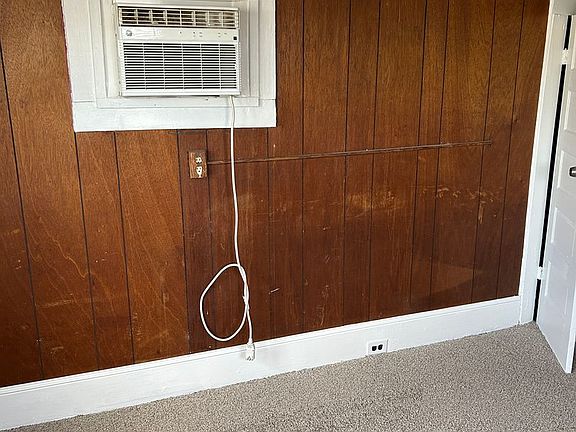 3rd image of 1429 W 4th St #B