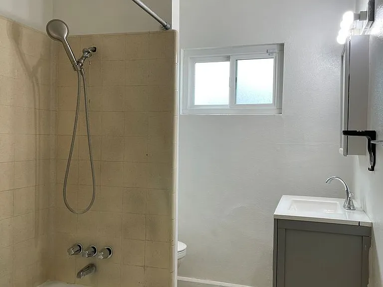 404 Lime Ave — Photo 10