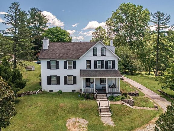 3rd image of 12 Alexis Ln