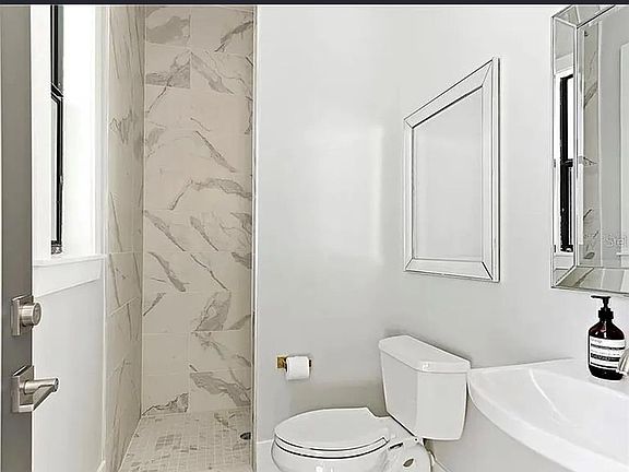 4th image of 2234 Howard Dr