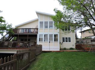 609 11th St NW, Mandan, ND 58554
