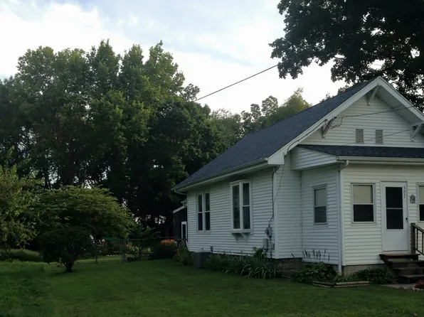 307 E Mason St, Easton, IL 62633