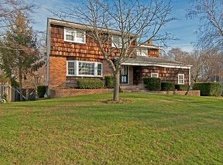180 Cockonoe Ave, Babylon, NY 11702