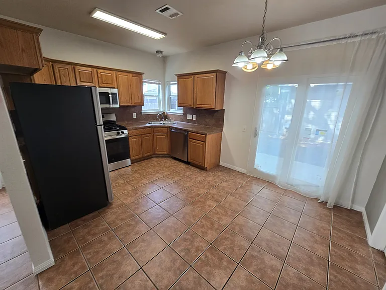 1604 Singleton Ave #A — Photo 8