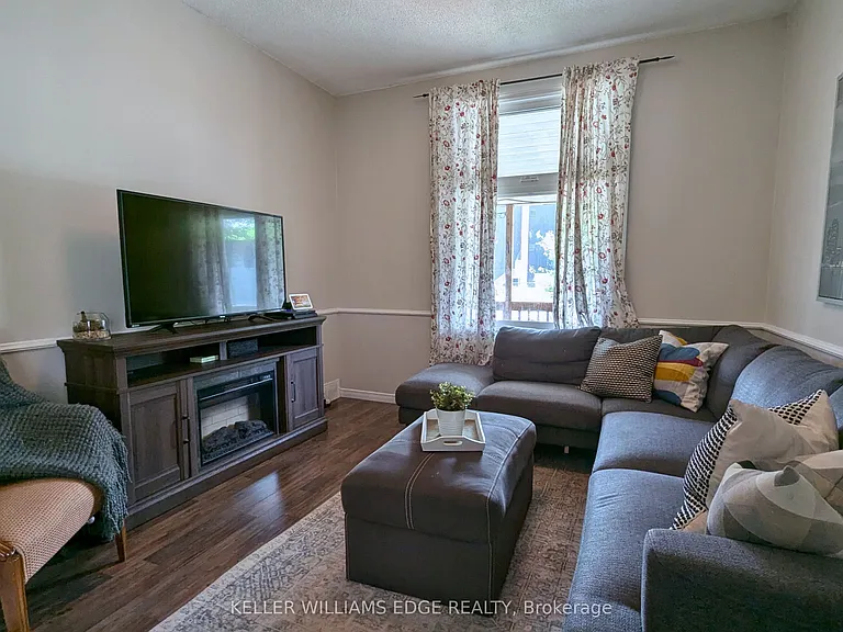 209 Glendale Ave N — Photo 5