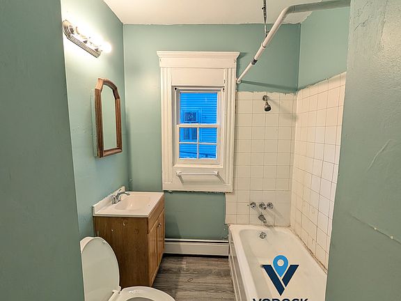 5th image of 582 Ferry St #1L