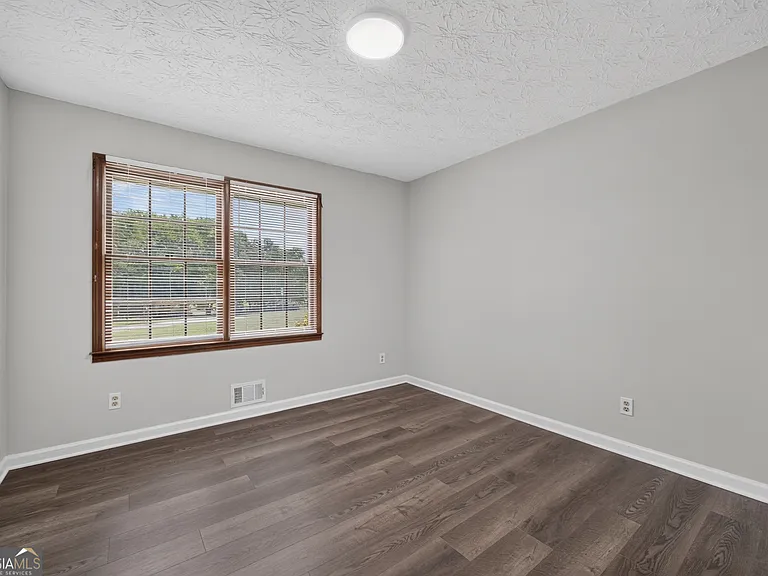 2591 Doc Hughes Rd — Photo 26