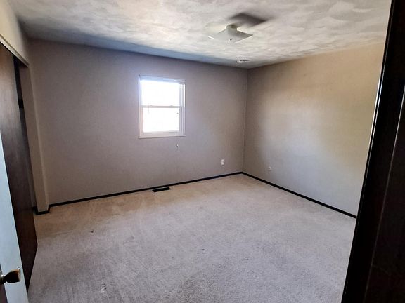 4th image of 8 Sunset Dr APT B