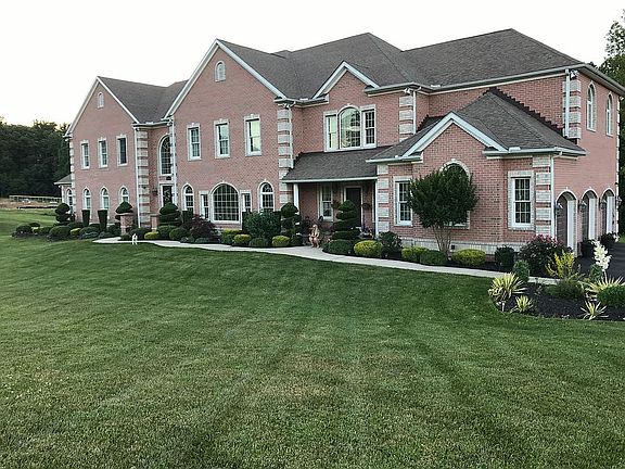 5th image of 2716 Fallsbrooke Manor Dr