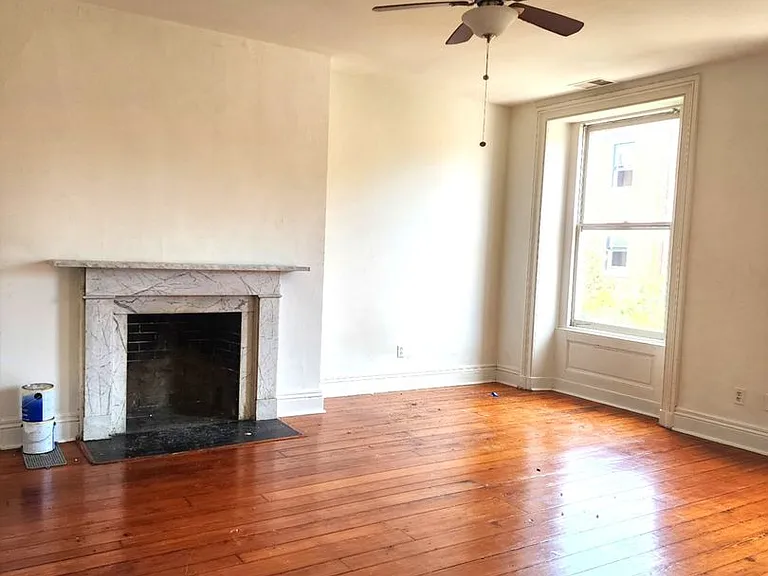 717 St Paul St — Photo 2