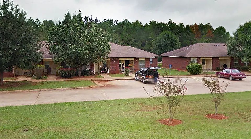 1st image of 1000 Desoto Dr #1