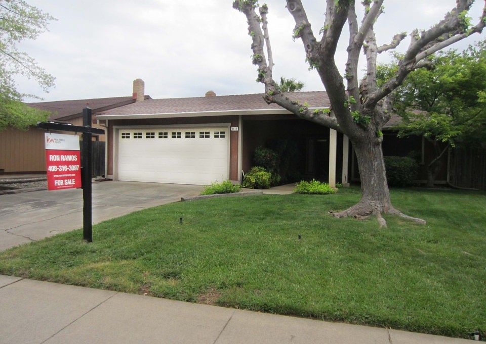 1st image of 9813 Crimsonwood Way