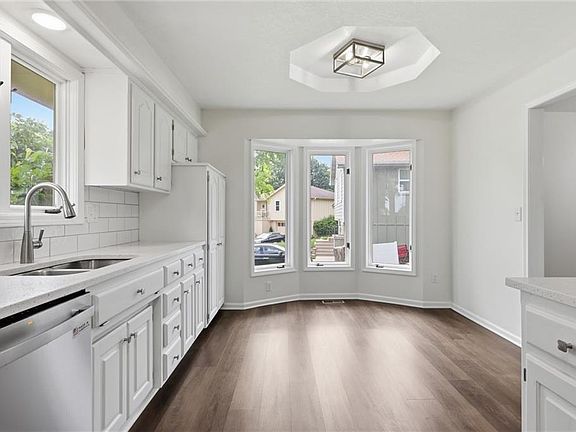 3rd image of 1512 NE Westwind Dr