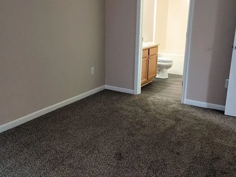 185 - COUNTRY VIEW APARTMENTS — Photo 44