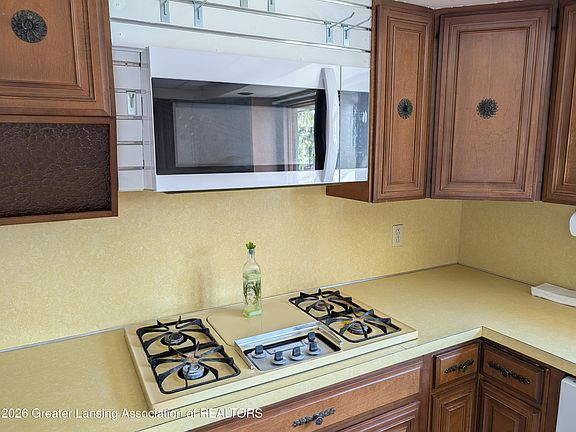 5th image of 405 Grape St