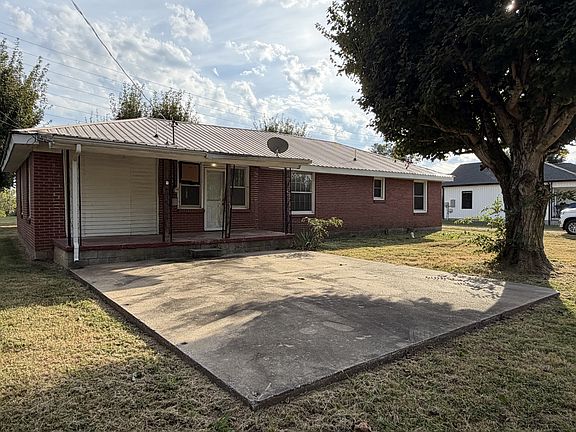3rd image of 106 Fountain Head Rd