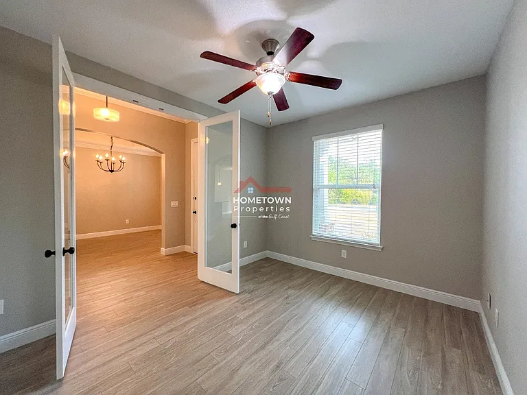1467 W Shores Blvd — Photo 6