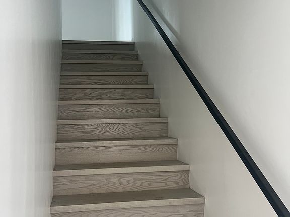 2nd image of 710 W 81st St #712