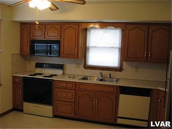 2nd image of 683 Victoria Ct