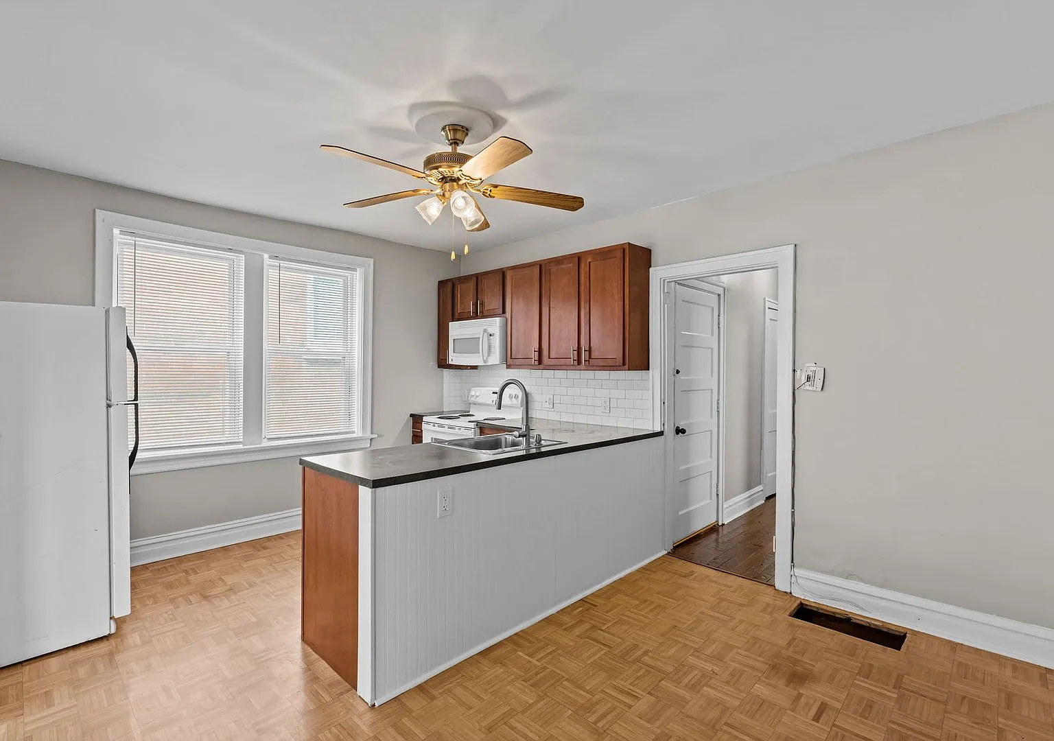 2 bedroom on Fremont Park in Benton Park Neighborhood — Photo 3