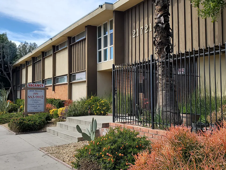 Roscoe Lanai Apartments