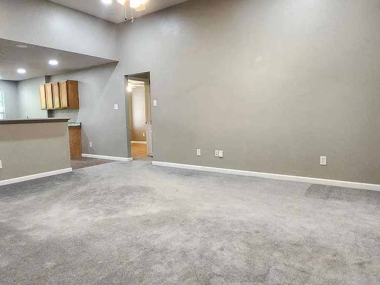1608 Hunt St — Photo 3