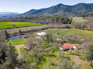556 Pelton Ln, Gold Hill, OR 97525